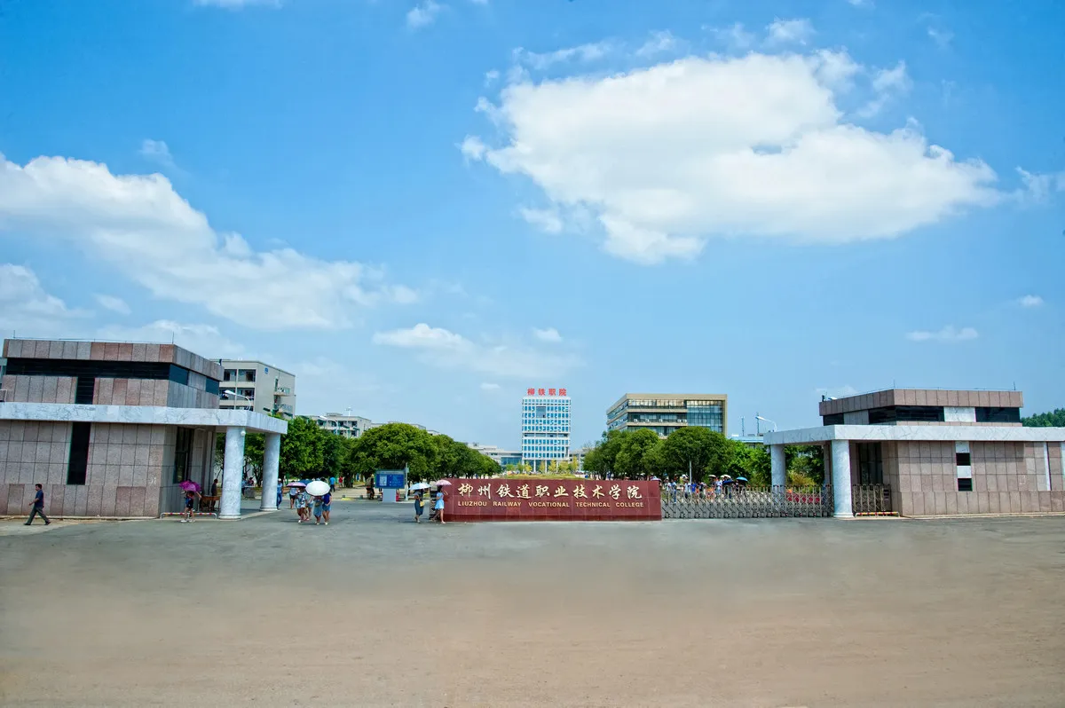 Du học Trung Quốc ngành Logistics: học ở đâu, cần HSK mấy, học bổng và việc làm khi về Việt Nam